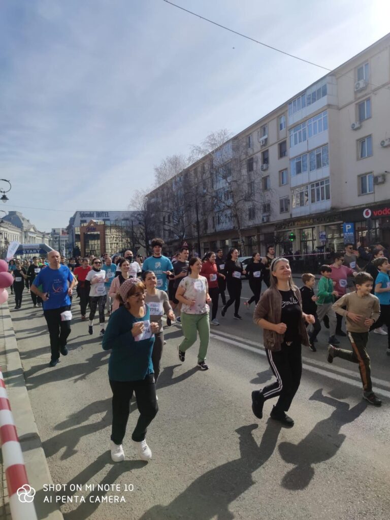 Polițiștii din Craiova au alergat la Crosul „AMiCUS – Alerg pentru Mama”, de Ziua Femeii