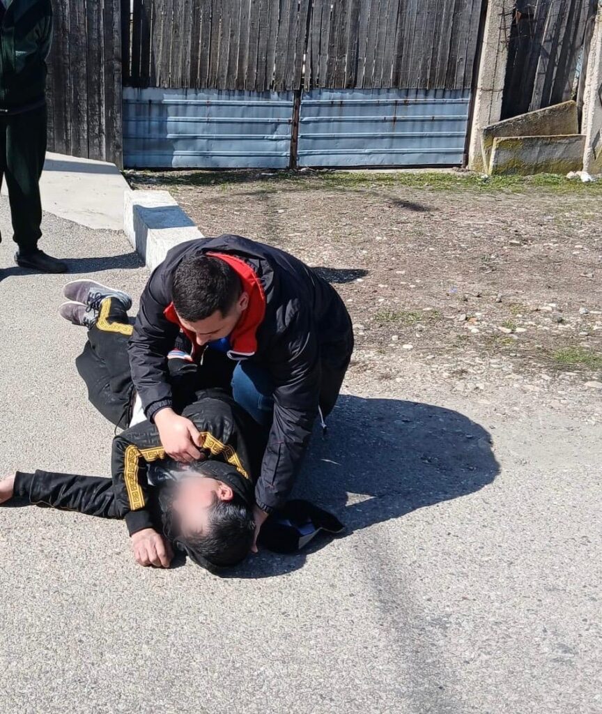 Jandarm aflat în timpul liber a salvat un bărbat inconștient în Mehedinți