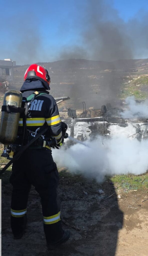 Autoturism distrus de un incendiu în Drobeta-Turnu Severin