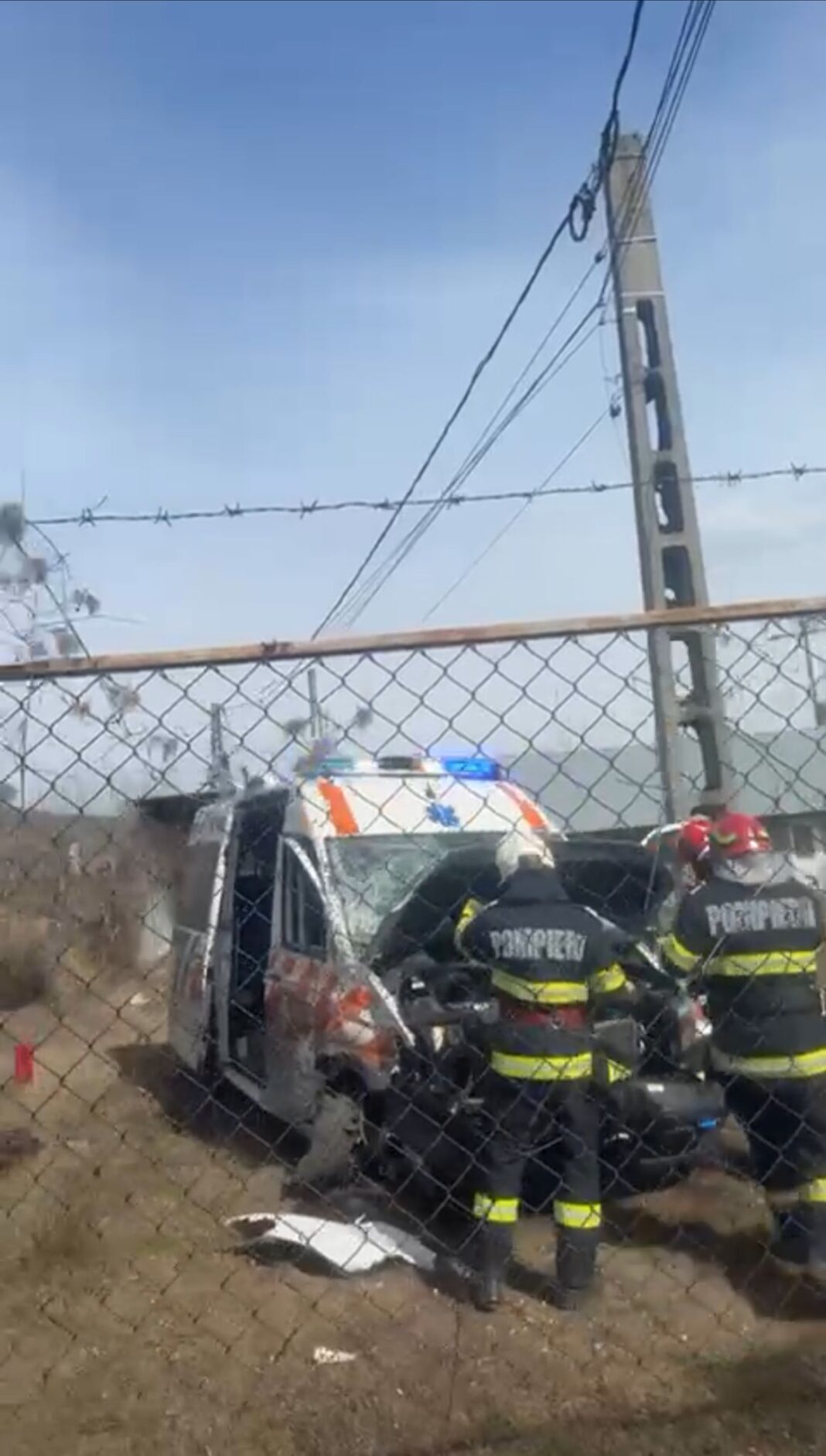 Ambulanță implicată într-un eveniment rutier