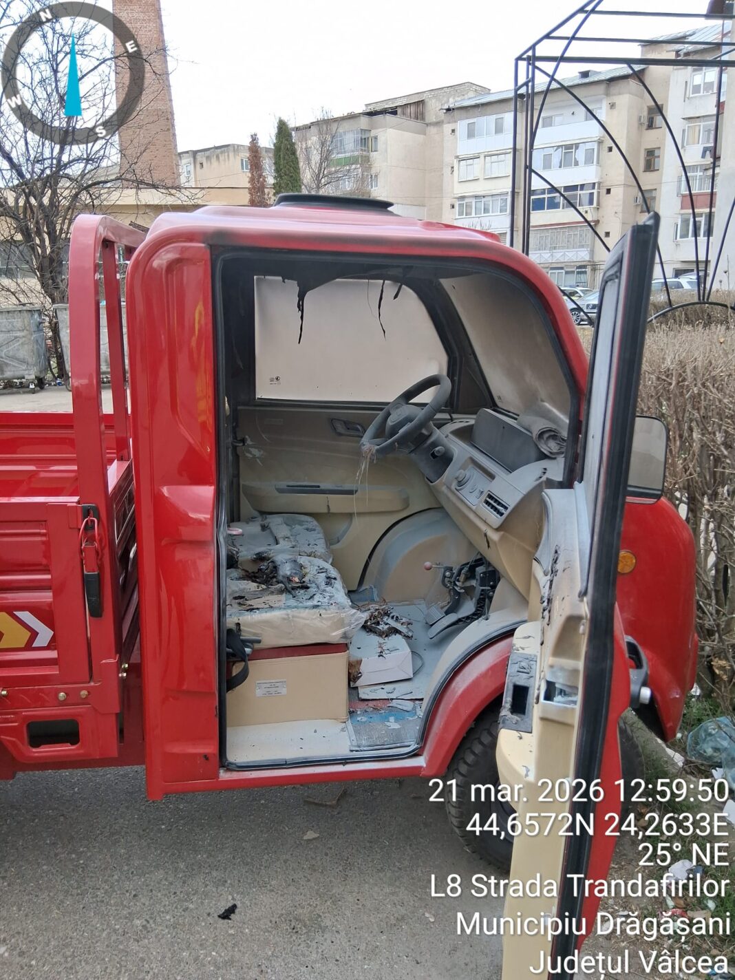 Incendiu la o mașină electrică în Drăgășani