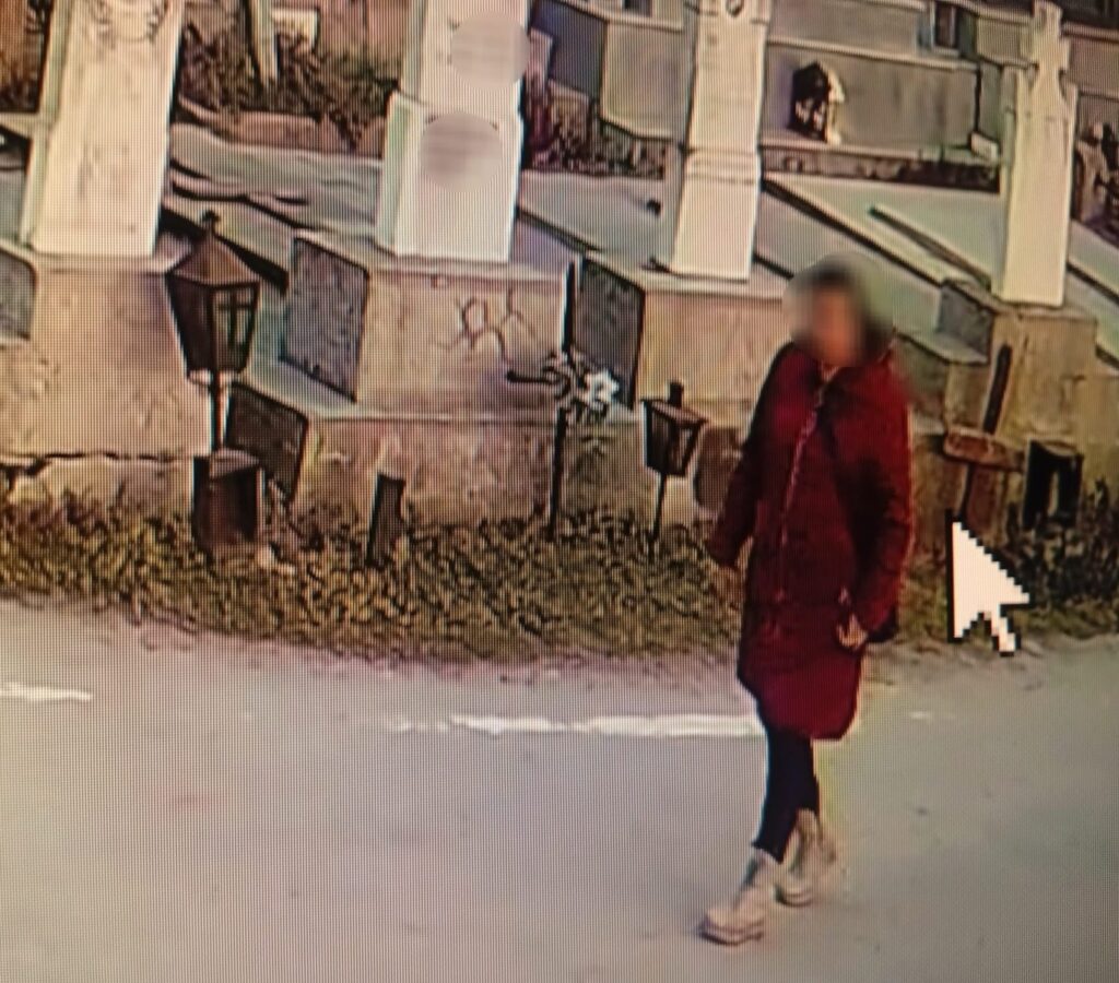 (VIDEO) Profanare de morminte în Craiova: suspectă identificată de polițiști