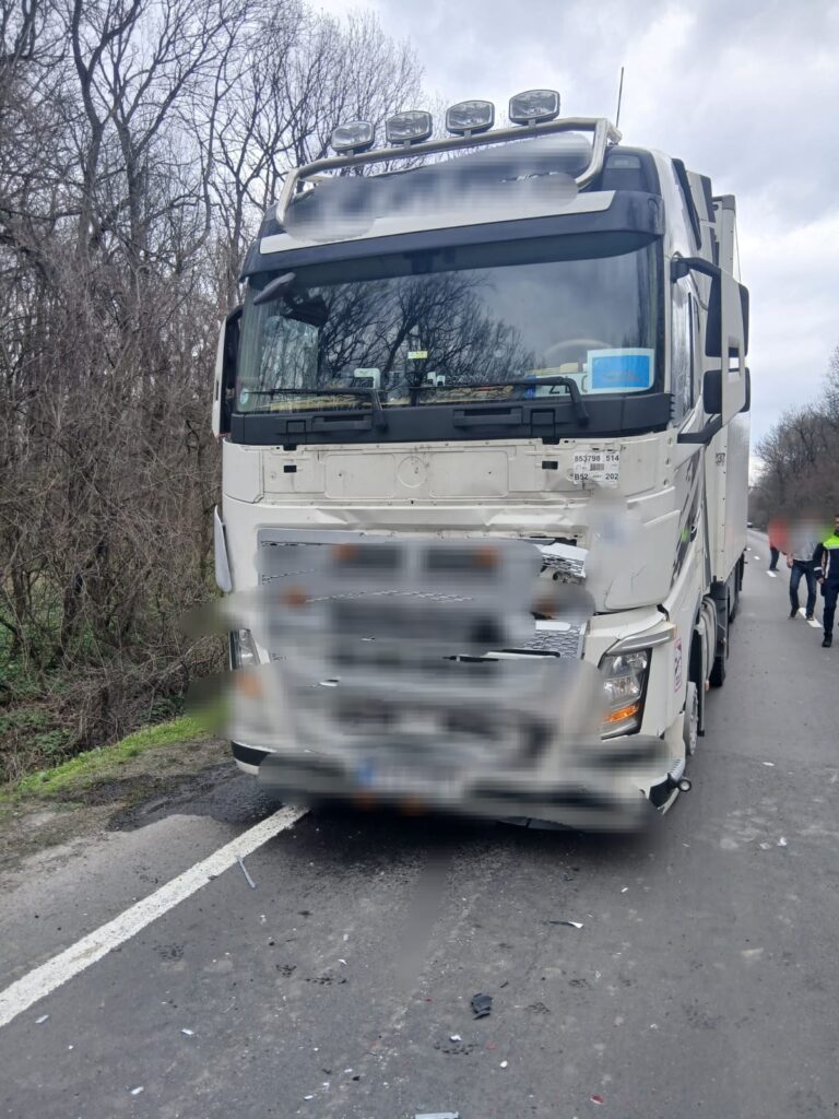 (VIDEO) Șofer beat și fără permis, reținut după un accident în Vânju Mare