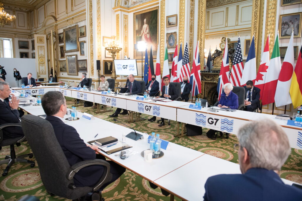 Miniștrii de finanțe din G7 discută eliberarea rezervelor strategice de petrol, pe fondul tensiunilor din Orientul Mijlociu