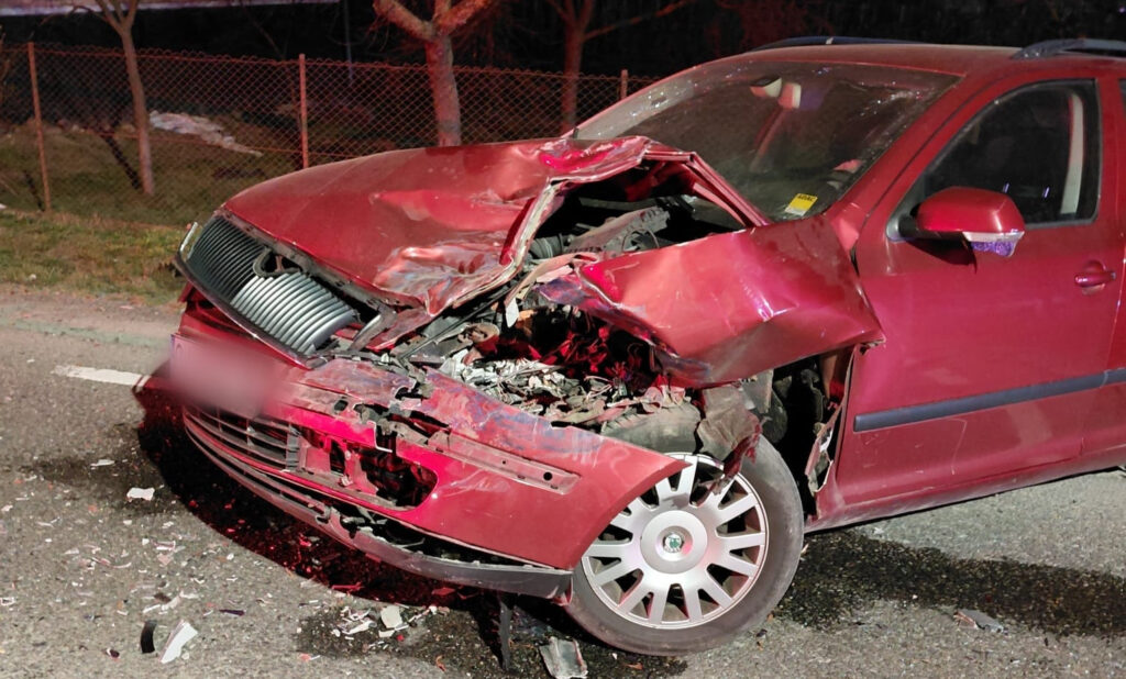 O fetiţă şi și tatăl ei au murit într-un accident în care au fost implicate două mașini și un TIR
