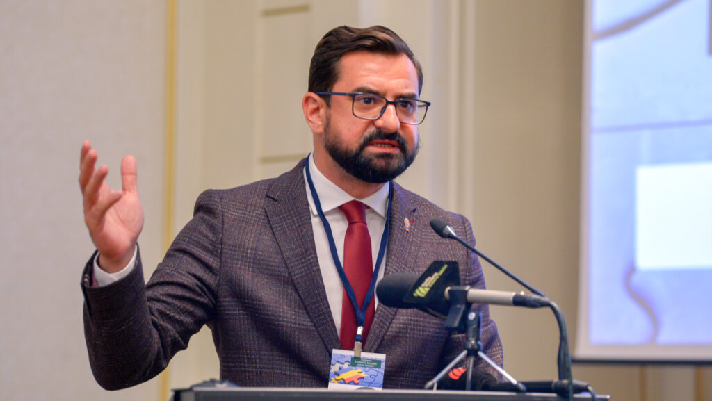 Fostul ministru Adrian Chesnoiu, condamnat cu executare pentru fraudarea unor concursuri de angajare în minister