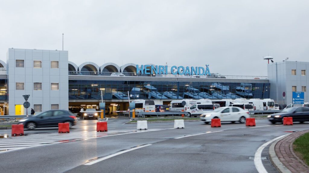 Reguli noi pe aeroporturile din București: lichide de până la 2 litri în bagajul de mână