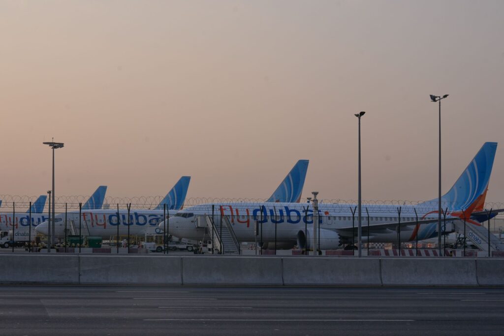 Aeroporturi închise, cer gol: Ce trebuie să știe călătorii afectați de perturbările traficului aerian din Orientul Mijlociu