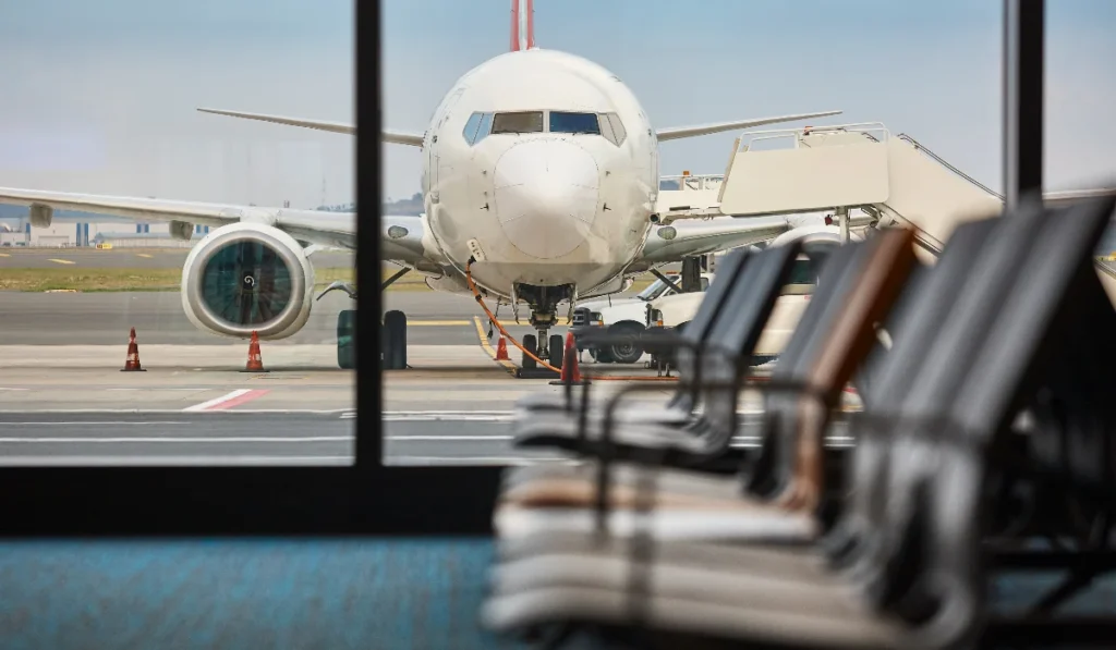 28 de zboruri spre spre şi dinspre mai multe destinaţii din Orientul Mijlociu au fost anulate pe Aeroportul Otopeni
