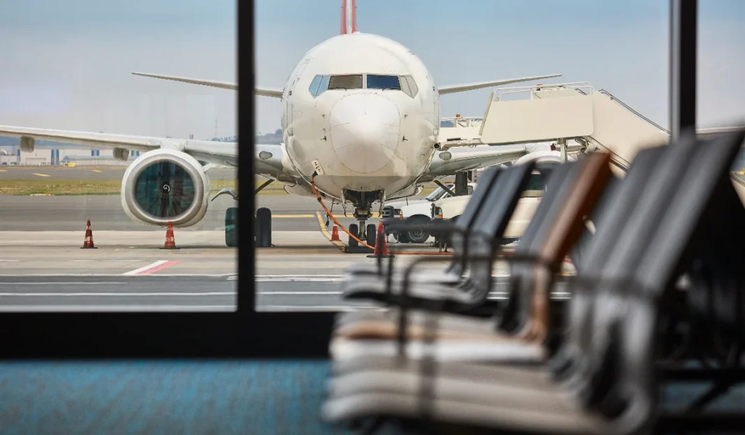 28 de zboruri spre spre şi dinspre mai multe destinaţii din Orientul Mijlociu au fost anulate pe Aeroportul Otopeni