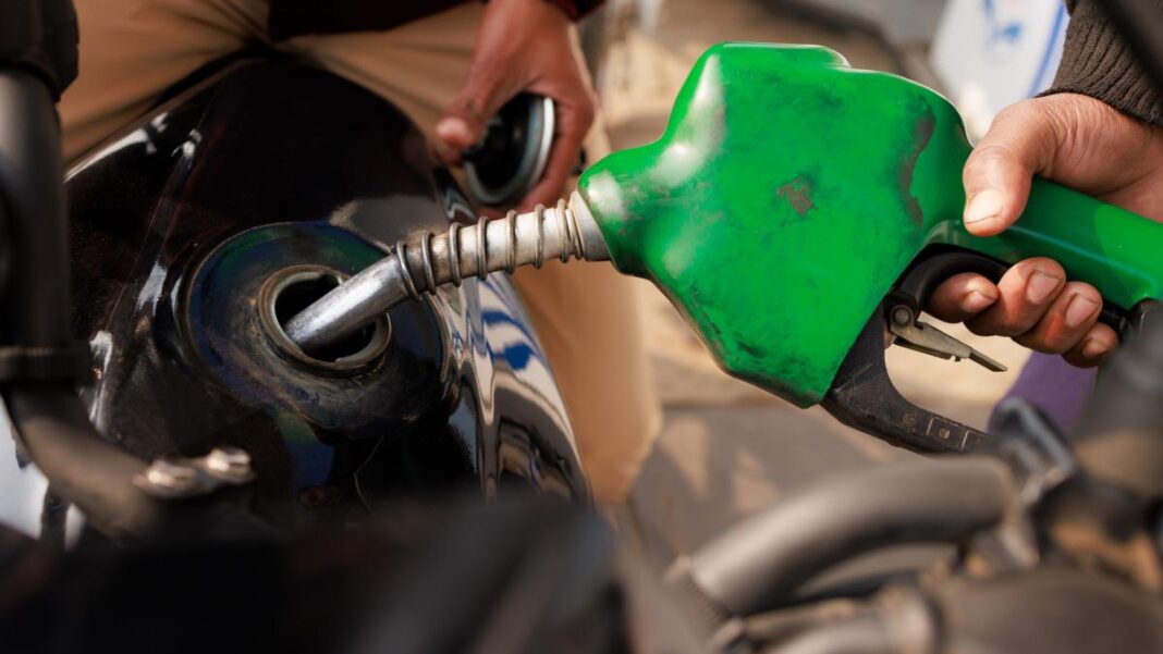 Bolojan anunță că „foarte probabil” guvernul va scădea și acciza la combustibil