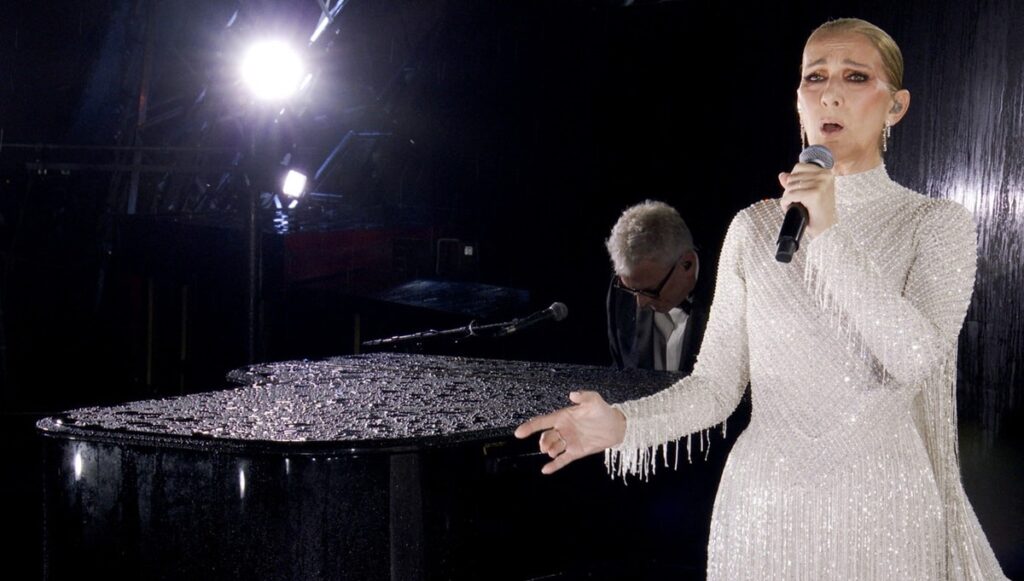 Céline Dion se întoarce pe scenă, după o pauză cauzată de o afecțiune neurologică