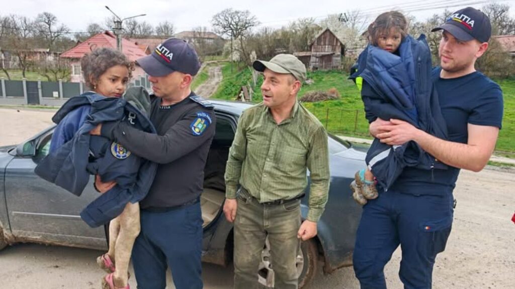 Două fetiţe dispărute de acasă, găsite întâmplător de un pădurar, la 4 km depărtare de casă