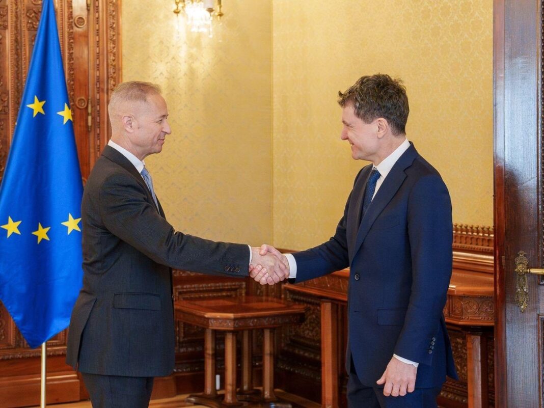 Nicuşor Dan, discuţii cu preşedintele OMV Petrom despre preţurile la combustibili şi securitatea aprovizionării