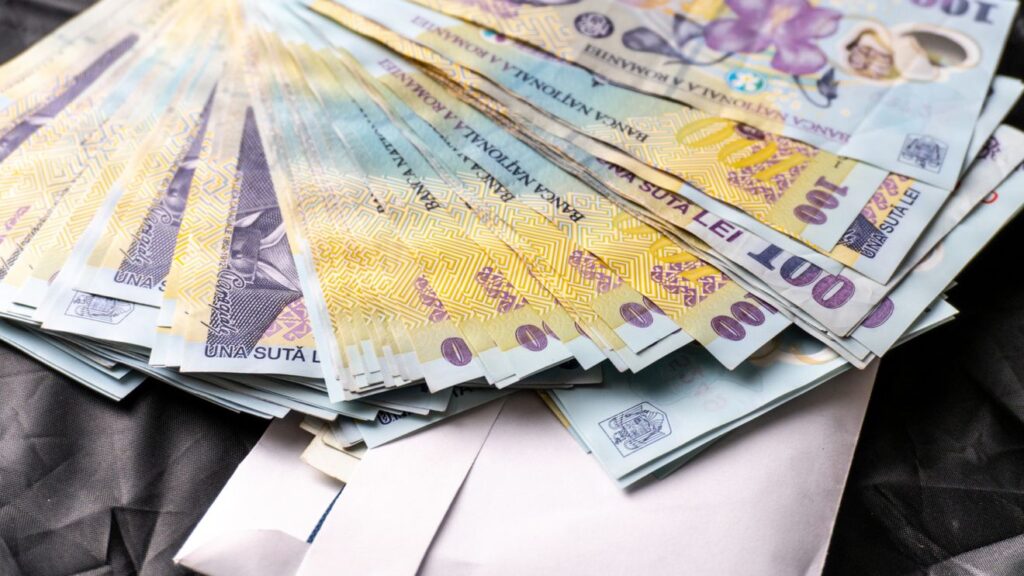Când se dau pensiile în aprilie 2026
