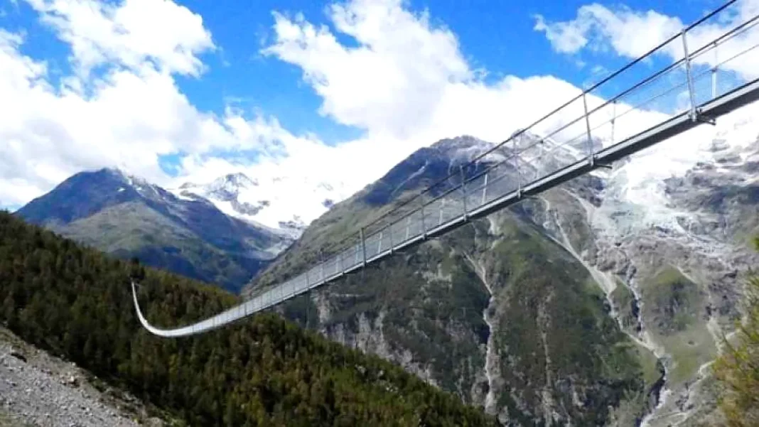 Cel mai înalt pod suspendat din Europa va fi construit în România