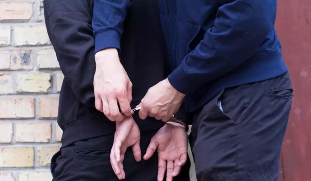 Tineri reţinuţi de DIICOT pentru pornografie infantilă şi viol