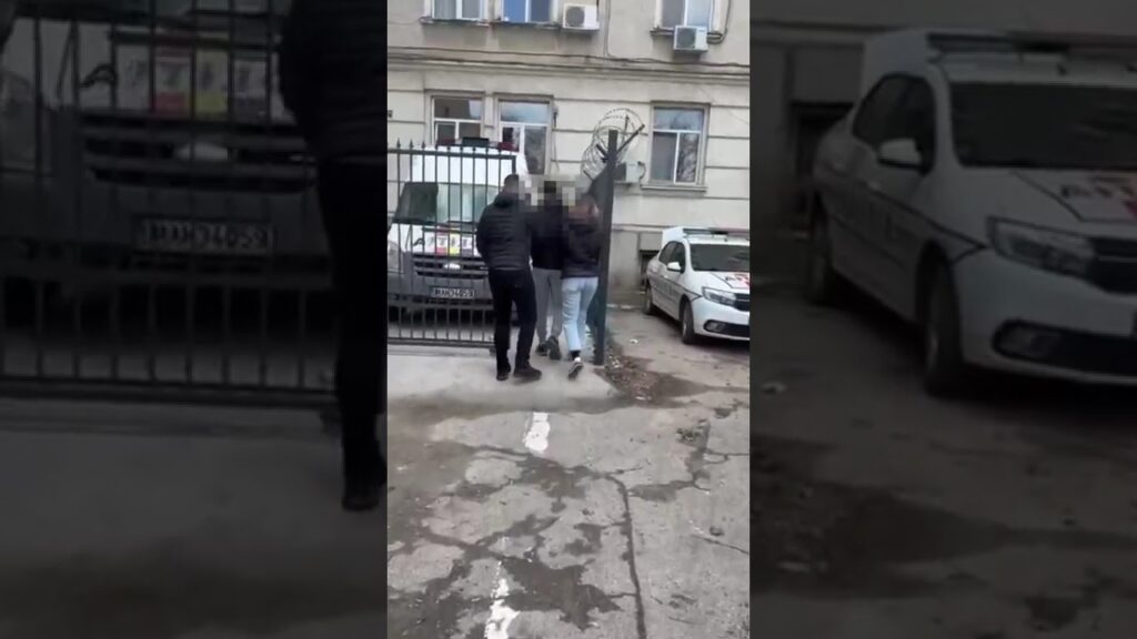 (VIDEO) Tânăr de 17 ani din Craiova, reținut pentru furt din buzunare și genți