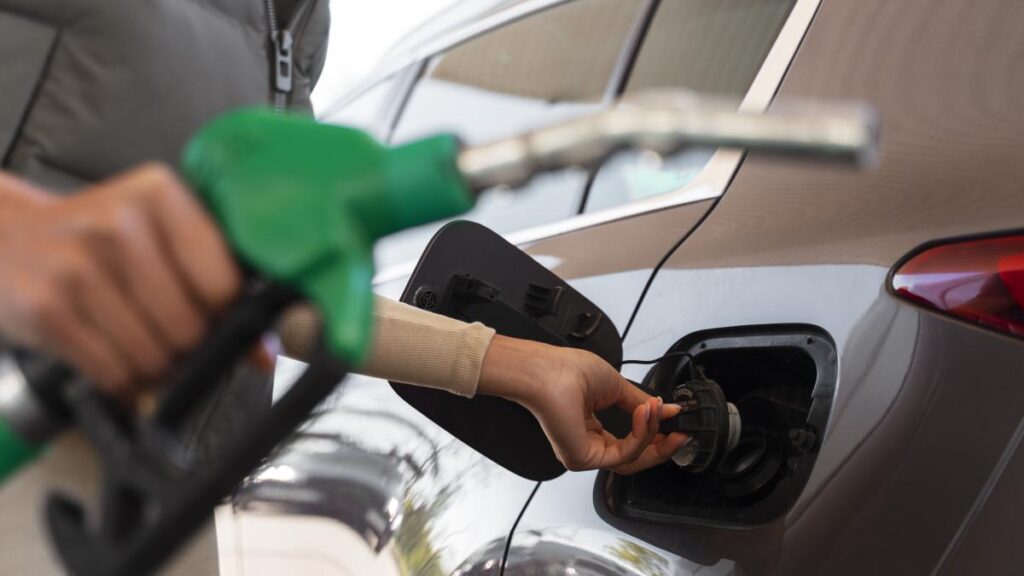 Nicuşor Dan, despre preţul carburanţilor: „Nu se pune problema intervenirii asupra taxelor şi accizelor“
