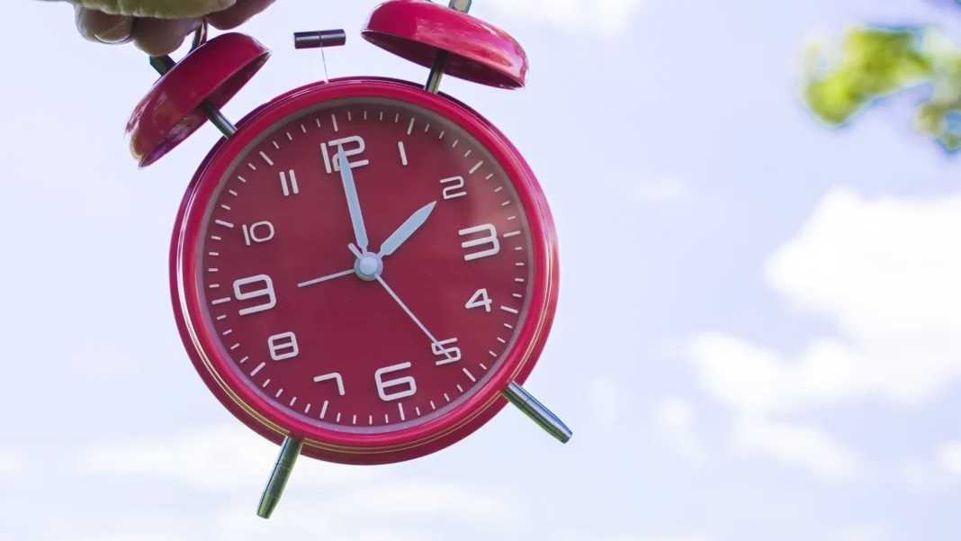 Când are loc trecerea la ora de vară 2026