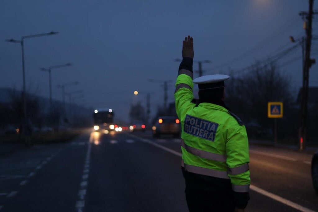 Trafic complet blocat pe DN 1. Un TIR care a lovit un parapet a rămas pe şosea