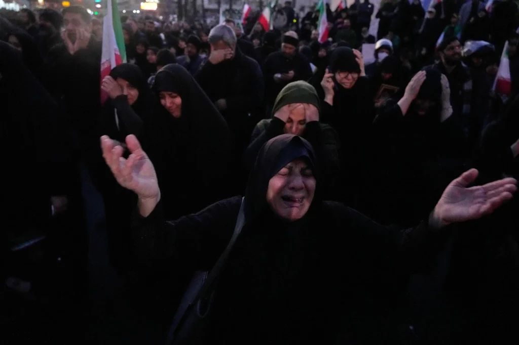 Cele două fețe ale Iranului după moartea lui Khamenei: unii au sărbătorit, alții sunt în doliu