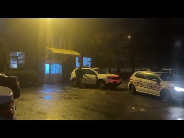 (VIDEO) Bărbat reținut în Craiova după ce și-a agresat soția și a amenințat că o ucide