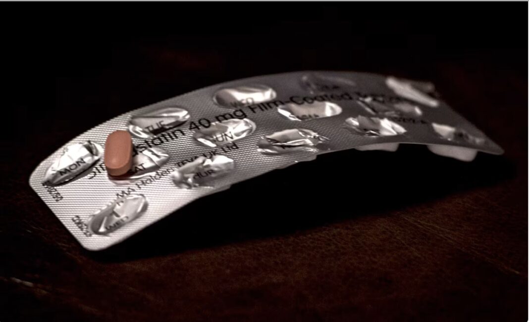 Statinele acționează prin scăderea colesterolului LDL, care se poate acumula în artere în timp