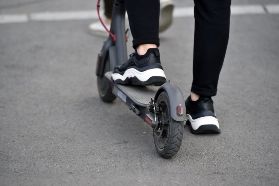 Ministrul Sănătăţii anunţă „o creştere semnificativă“ a numărului de accidente cu trotinete electrice 