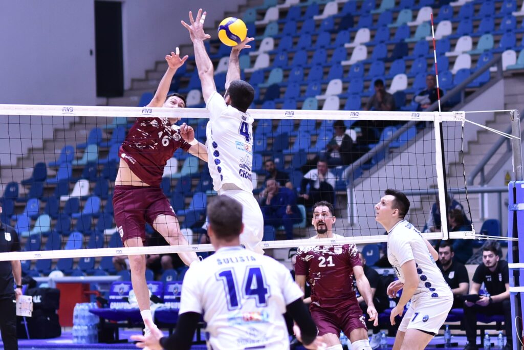 Volei (m) / SCMU Craiova, la al patrulea eșec consecutiv. Rapidul lui Laurențiu Lică a plecat cu punctele din Bănie