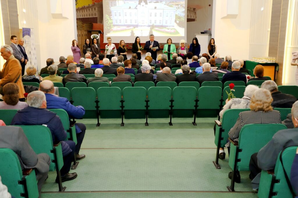 52 de cupluri premiate la „Nunta de Aur” în Râmnicu Vâlcea