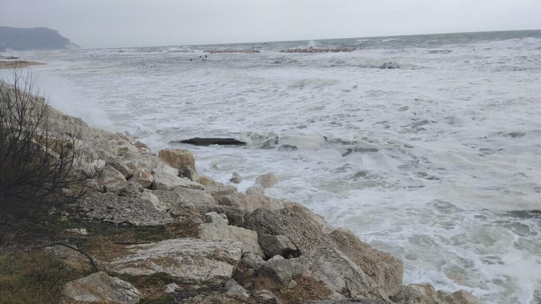 Muncitor lovit de un stâlp de iluminat în Taranto