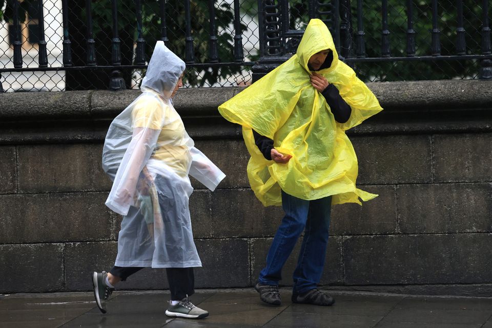 Vremea se răcește puternic în România: brumă, ploi și temperaturi sub normal până de 1 Mai