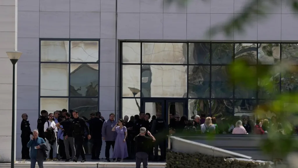 Patru răniţi în urma unui atac armat în Atena