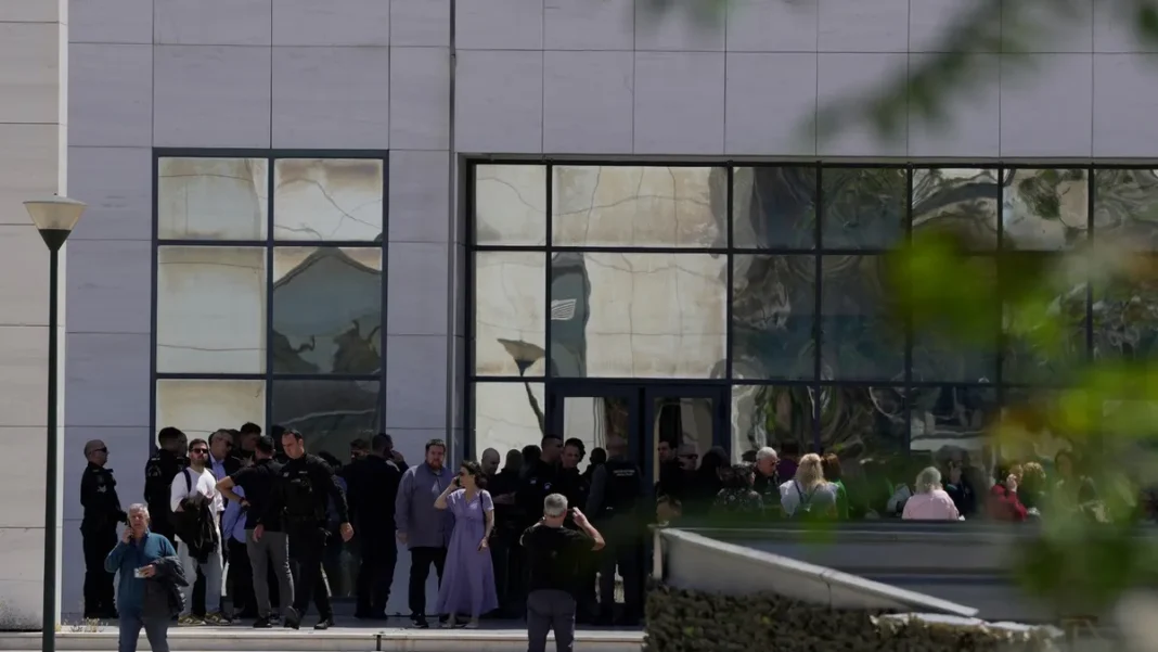 Patru răniţi în urma unui atac armat în Atena