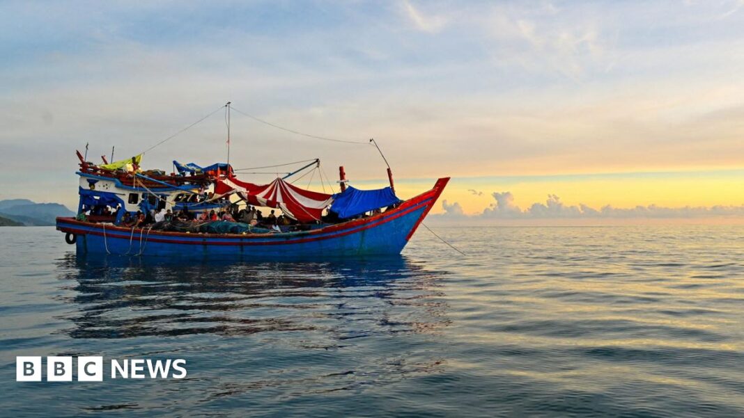 Rohingya și bangladeșeni încercau să ajungă în Malaezia