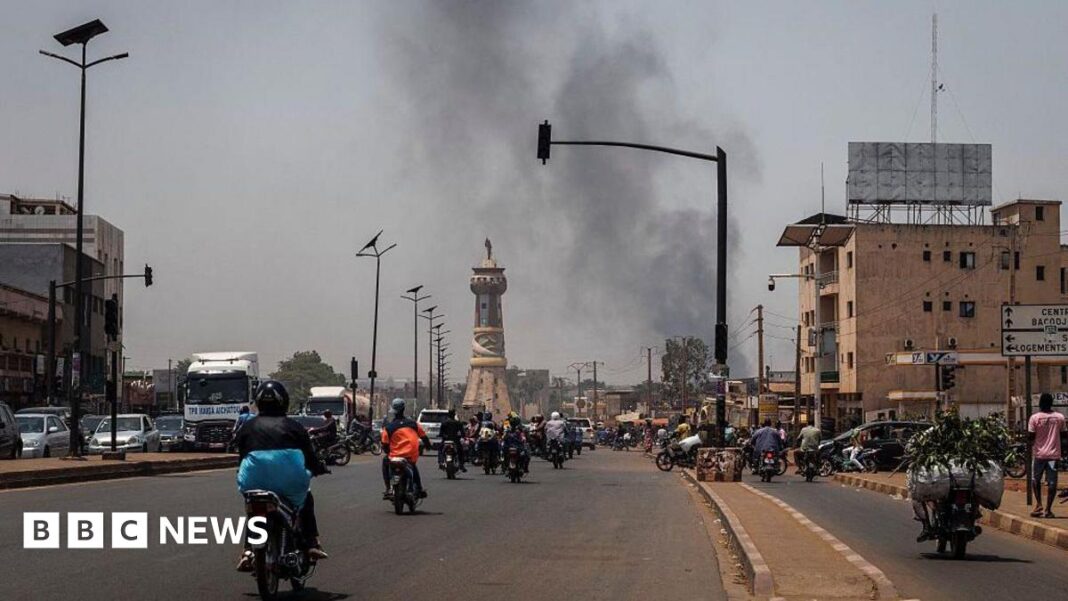 Explozii și focuri de armă au fost raportate în capitala Bamako weekendul trecut