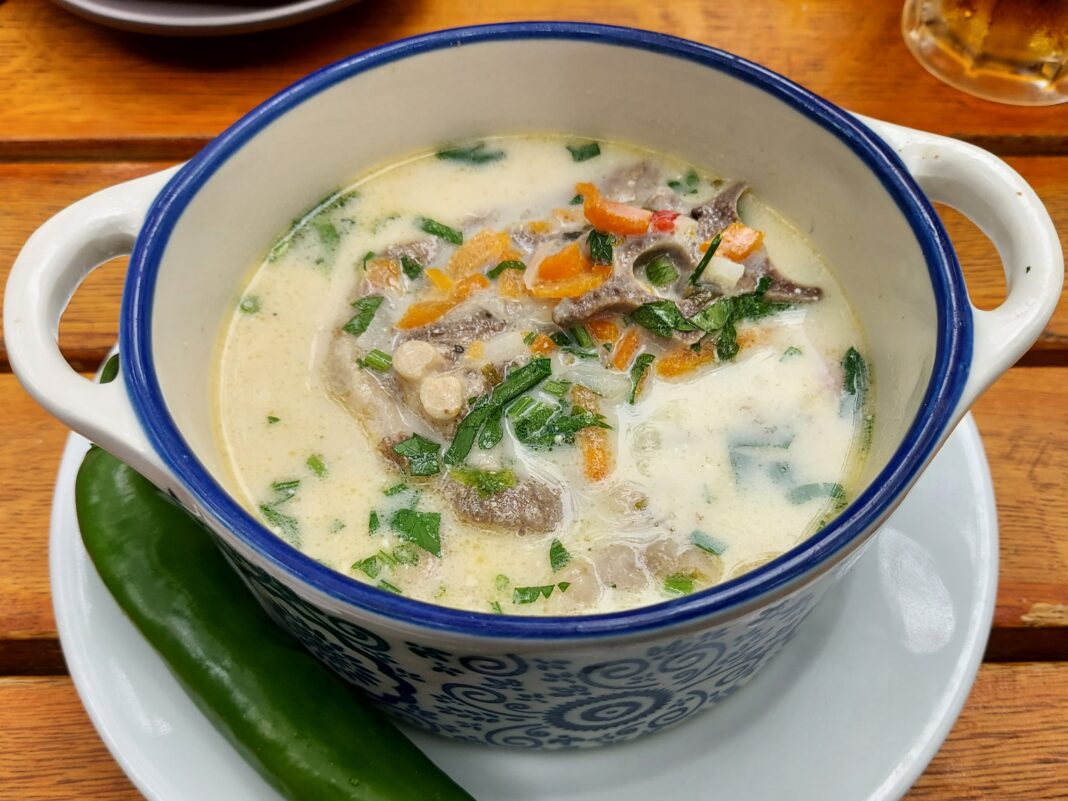 Ciorbă de miel (Foto: Wikipedia)