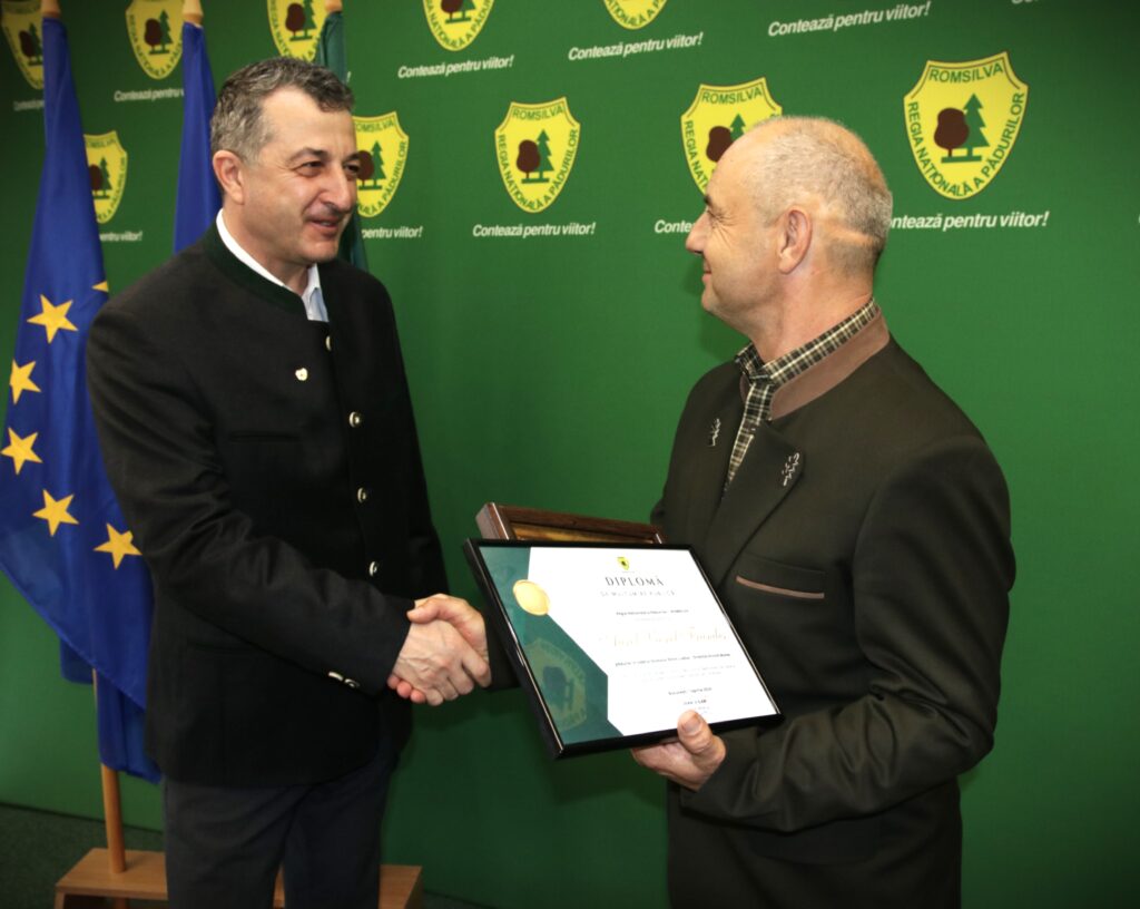 Pădurar erou premiat de Romsilva după ce a salvat două fetițe dispărute