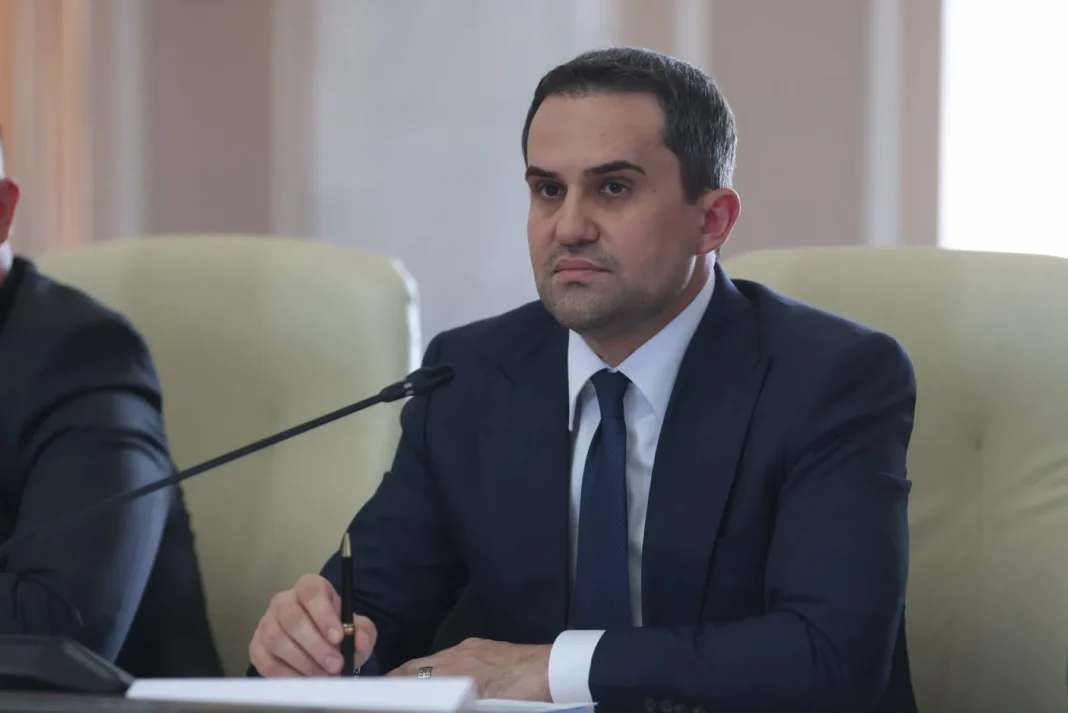 Explicațiile fostului ministru al Transporturilor, după ce a scumpit cartela de metrou cu o zi înainte să își dea demisia: „Ghinion, cum ar spune un clasic în viaţă”