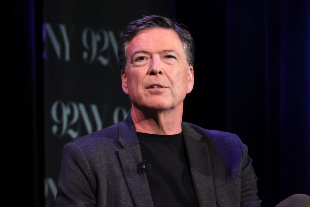 Comey se predă și ajunge în tribunal
