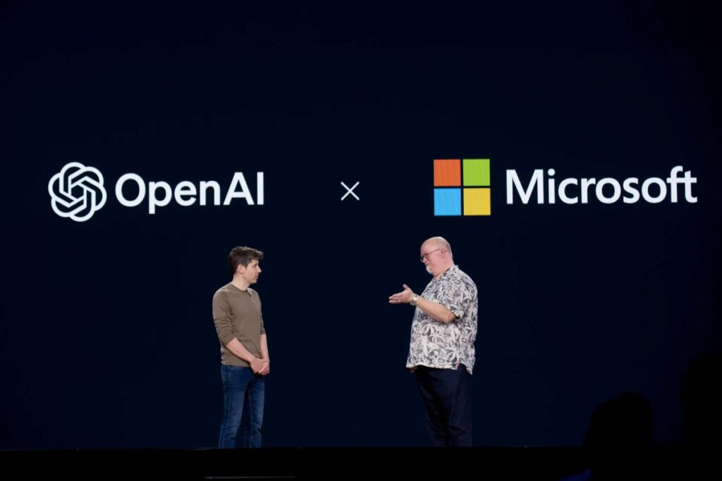 Microsoft și OpenAI rup exclusivitatea: ChatGPT poate ajunge acum la Amazon și rivalii Azure