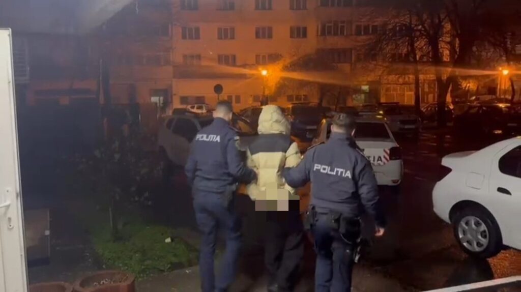 (VIDEO) Incident într-un mall din Craiova. Minor reținut după ce a folosit spray lacrimogen