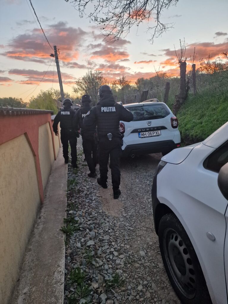 Percheziții într-un dosar de corupție în Mehedinți: suspiciuni de achiziții publice ilegale