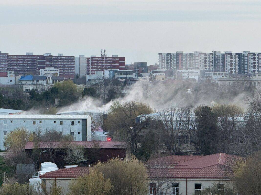 Plan Roșu de Intervenție activat după un incendiu generalizat la un bloc social