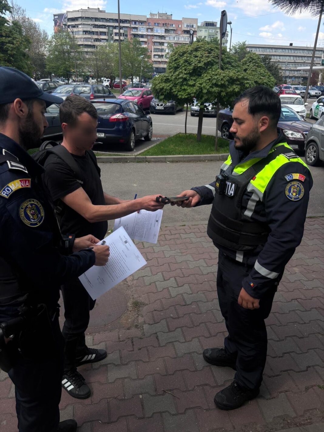 Telefon uitat într-o stație CFR, recuperat rapid de polițiști