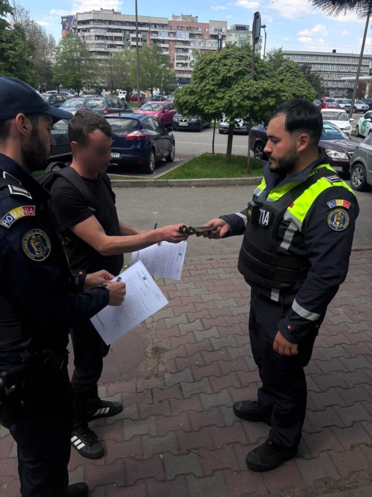 Polițiștii de la Transporturi Craiova au găsit un telefon pierdut și l-au returnat proprietarului