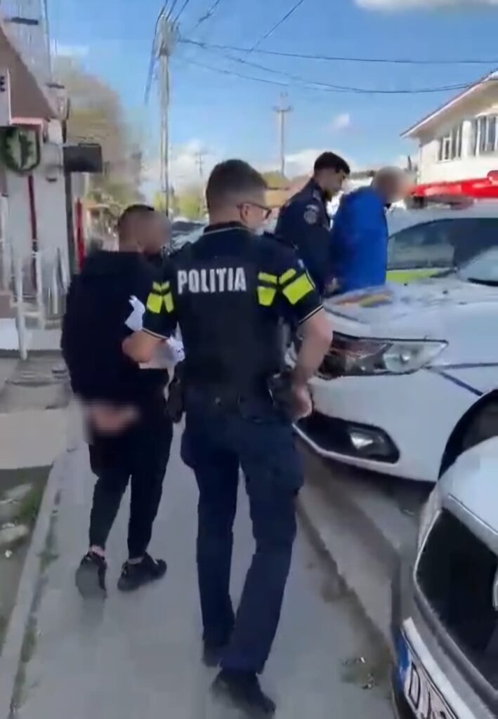 (VIDEO) Dolj: Doi bărbați reținuți după o agresiune într-un local din Piscu Vechi