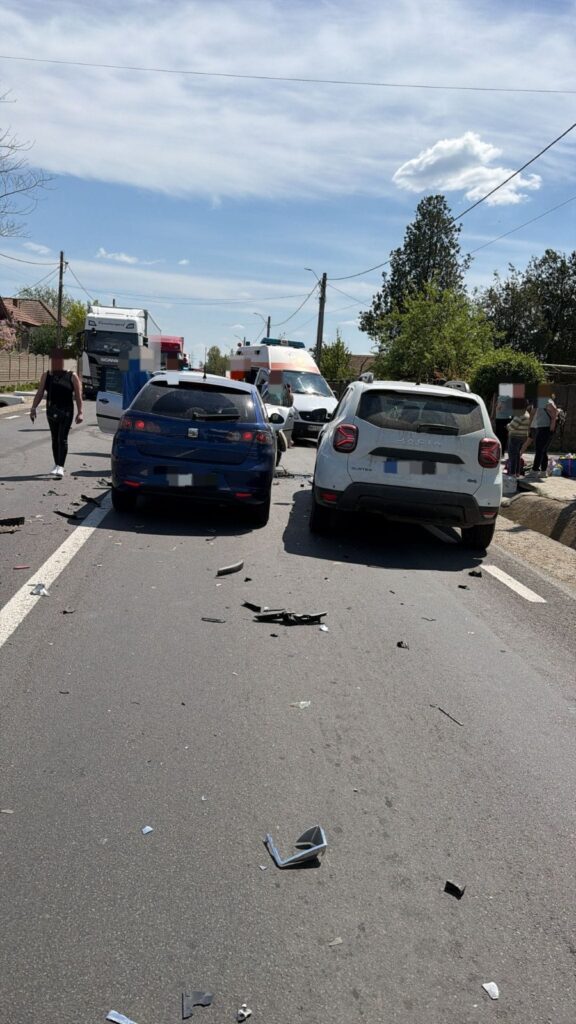 Accident pe DN56A, în Cujmir. Un minor a fost rănit și dus la spital