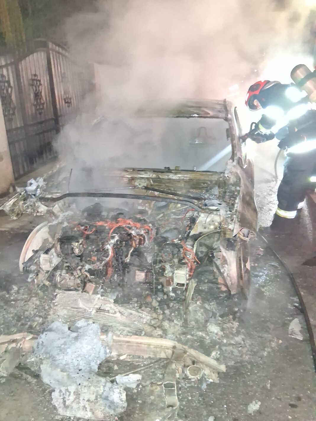 Patru autoturisme incendiate în Copăceni